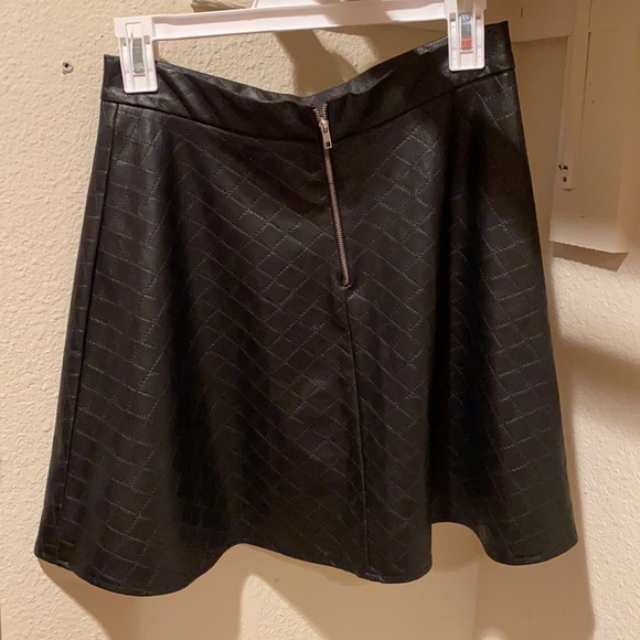 Black Faux Leather A-Line Mini Skater Skirt Size M - Picture 5 of 6
